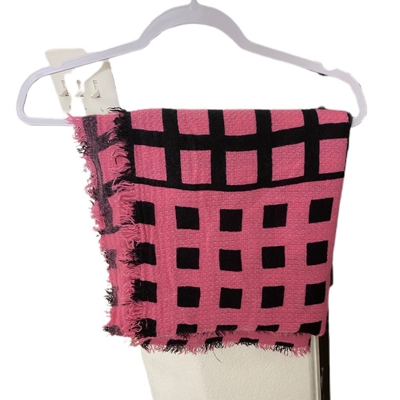 NWT Nordstrom pink & black checkered blanket scarf O/S - Picture 4 of 6